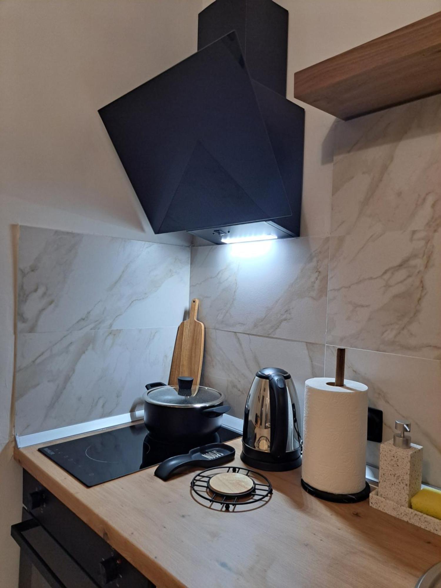 Stylish City Center Apartment Széresz Kültér fotó